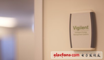 经由Vigilent公司成功开发的由能源数据中心控制的智能能源管理系统（下图）和智能自分析服务及自动调整适应。