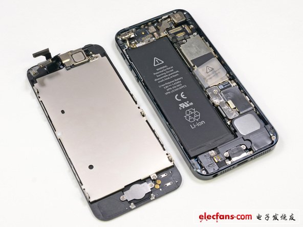 iphone5内部及显示屏前后盖一览无遗。我们可以看到什么？大容量电池？天线连接器？麦克风？摄像机？手机振动器