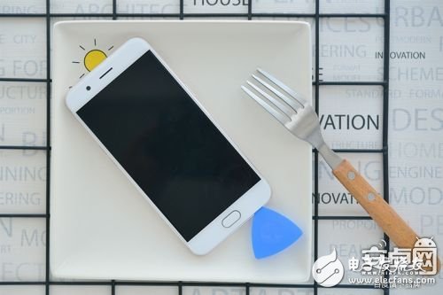 2999元！OPPO R11拆解：居然具备生活防水？(组图)